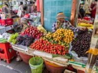 Früchteverkäuferin am Zentralmarkt - Phnom Penh - Kambodscha